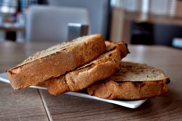 Tips Jitu Berjualan Roti atau Jagung Bakar di Depan Rumah Laris Manis