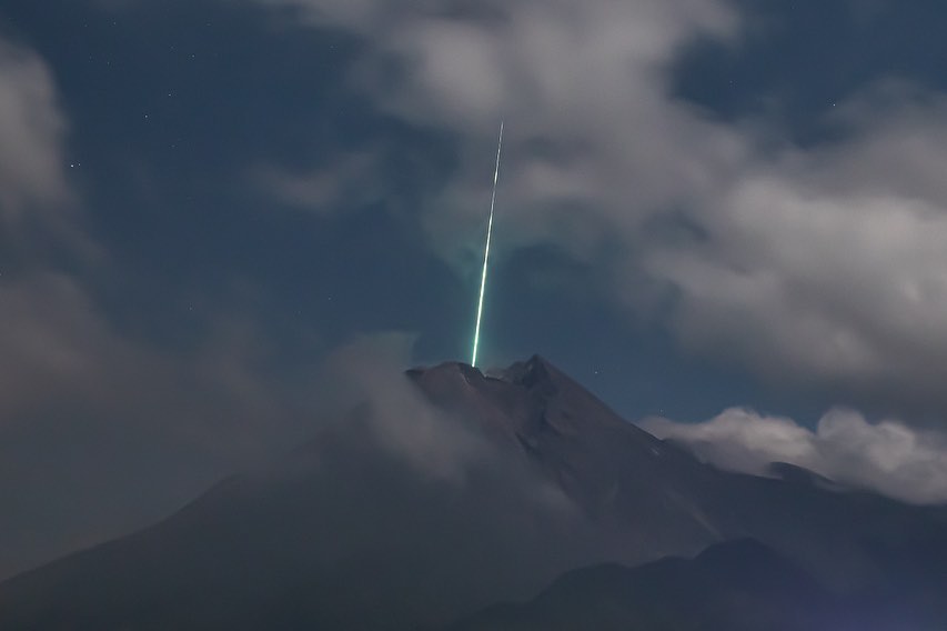 meteor di gunung merapi