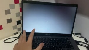 laptop blank hitam