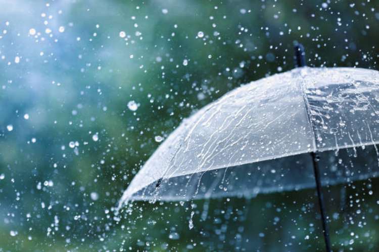 40+ Kata Kata Hujan yang Lucu, Romantis, Rindu & Islami