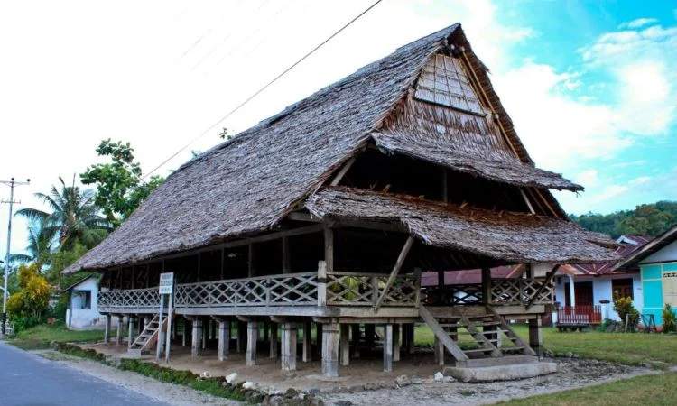 Maluku, Rumah Baileo