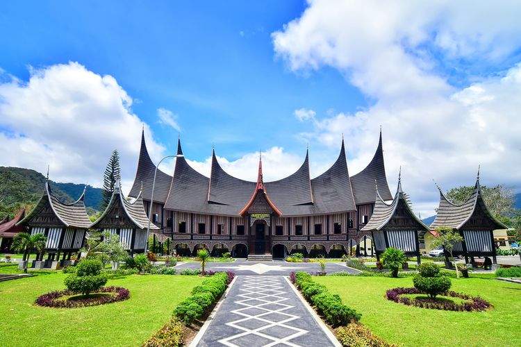 Sumatera Barat, Rumah Gadang