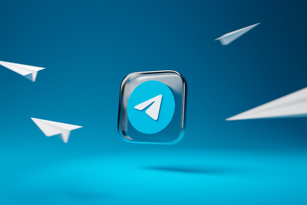 Aplikasi Telegram dengan memanfaatkan fitur Anonymous Chat Telegram